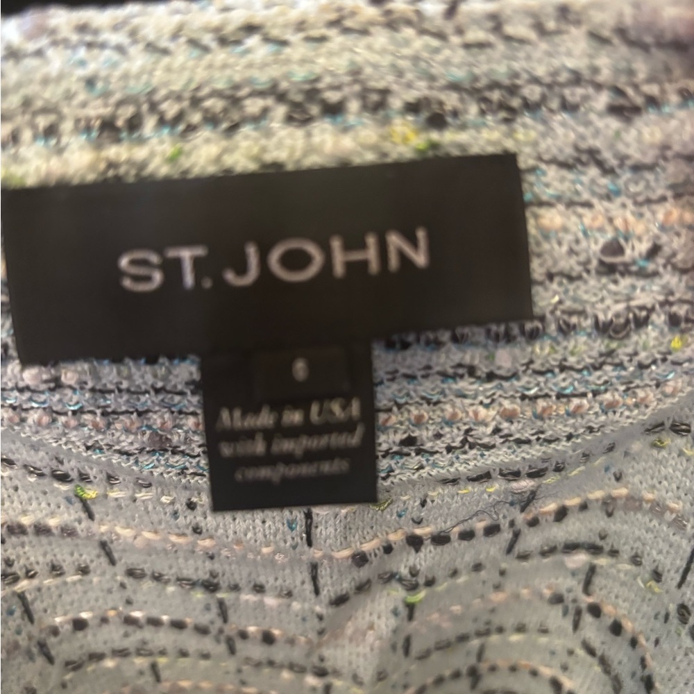 St. John’s Classic Tweed dress set in Light Gray - Picture 4 of 4